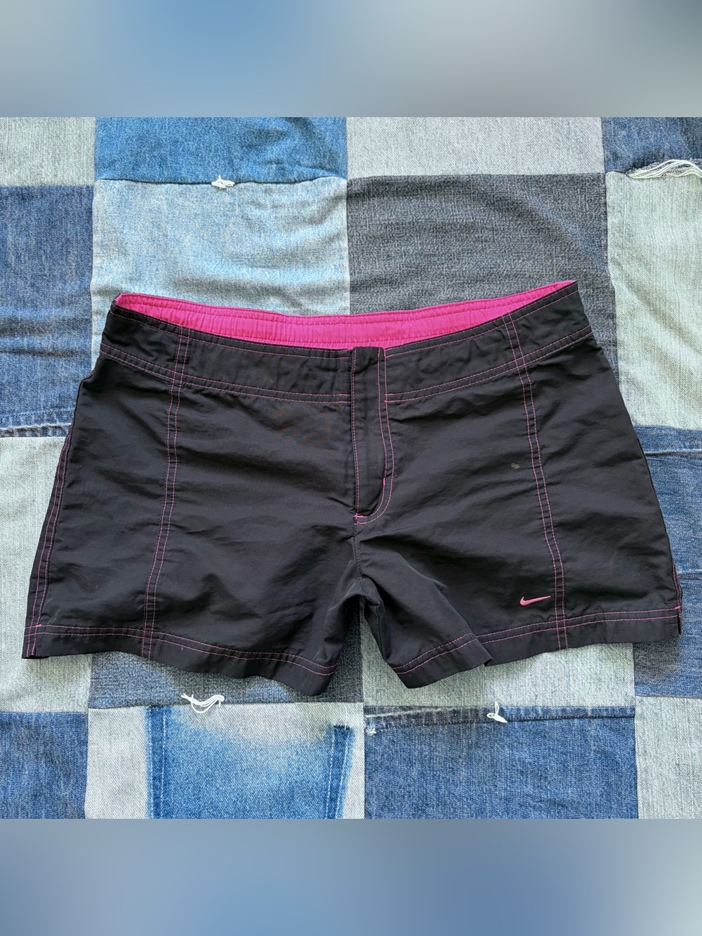 vintage nike y2k swim board shorts black & pink mid rise size M